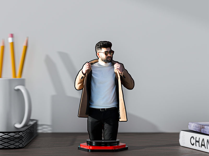 Men Miniature Photo Stand Design