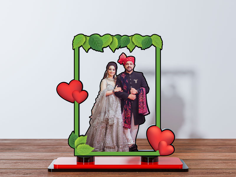 Leaves and Hearts Styled Miniature Photo Stand Design
