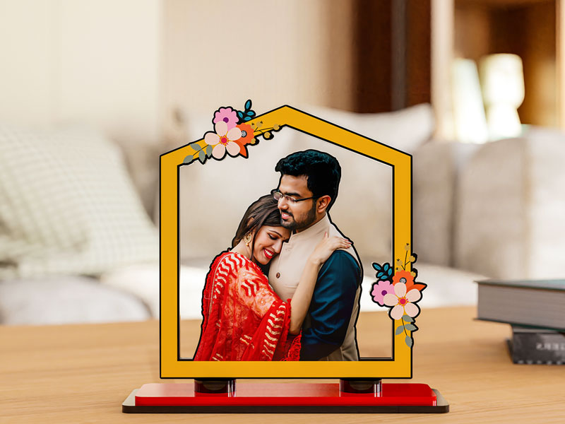 Floral Decorated Miniature Photo Stand Design