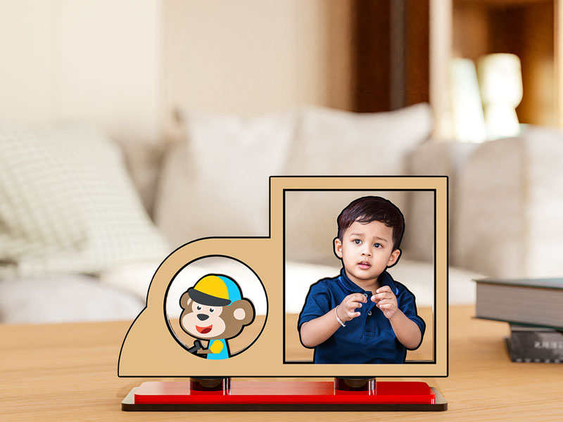 Cute Toy Truck Styled Miniature Photo Stand Design