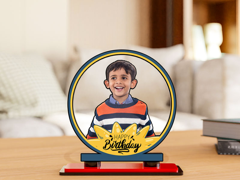 Crystal Ball Styled Miniature Photo Stand Design